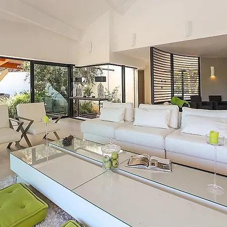 Villa Acorn
